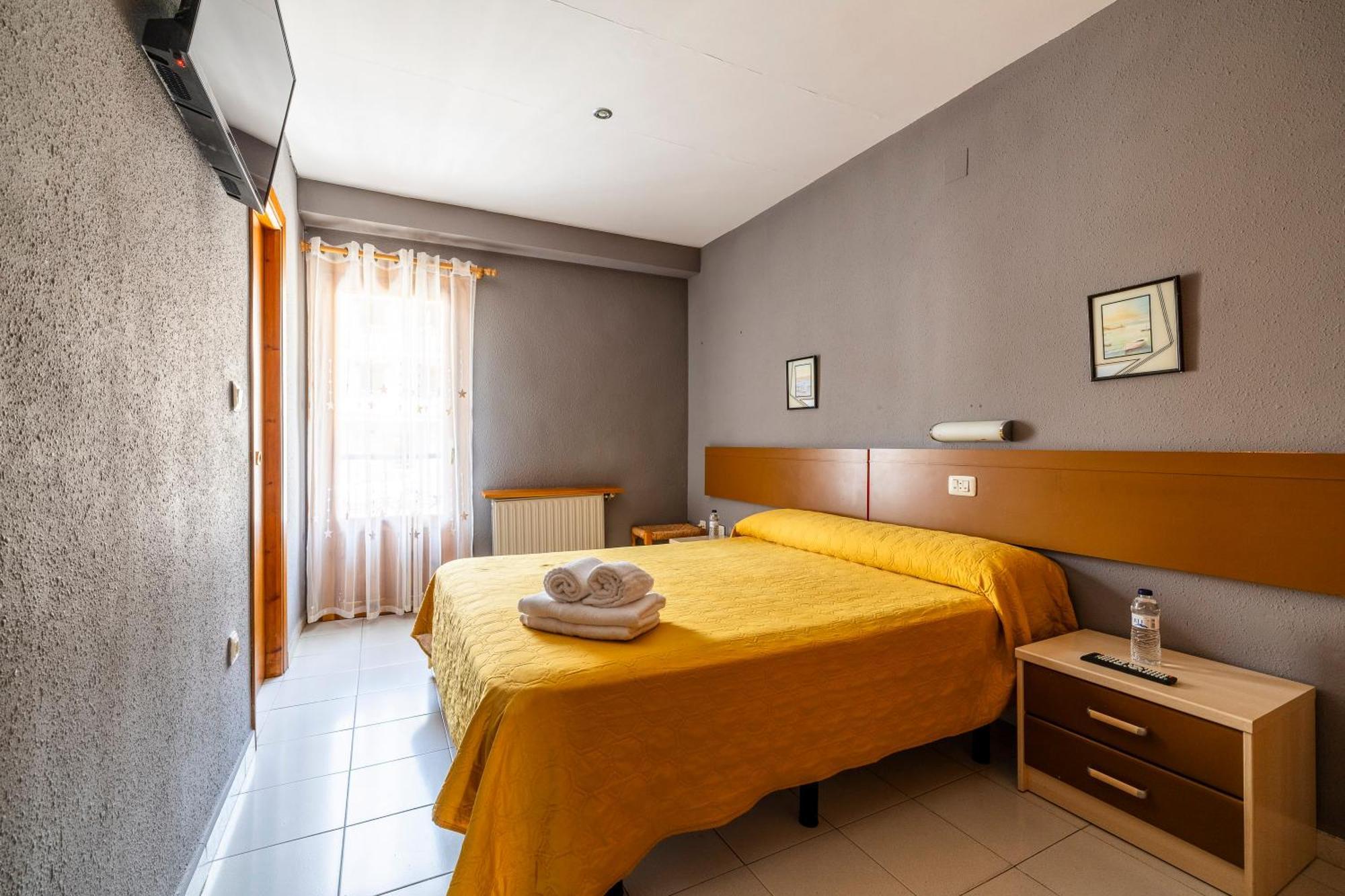Hostal Los Valles Bielsa Extérieur photo