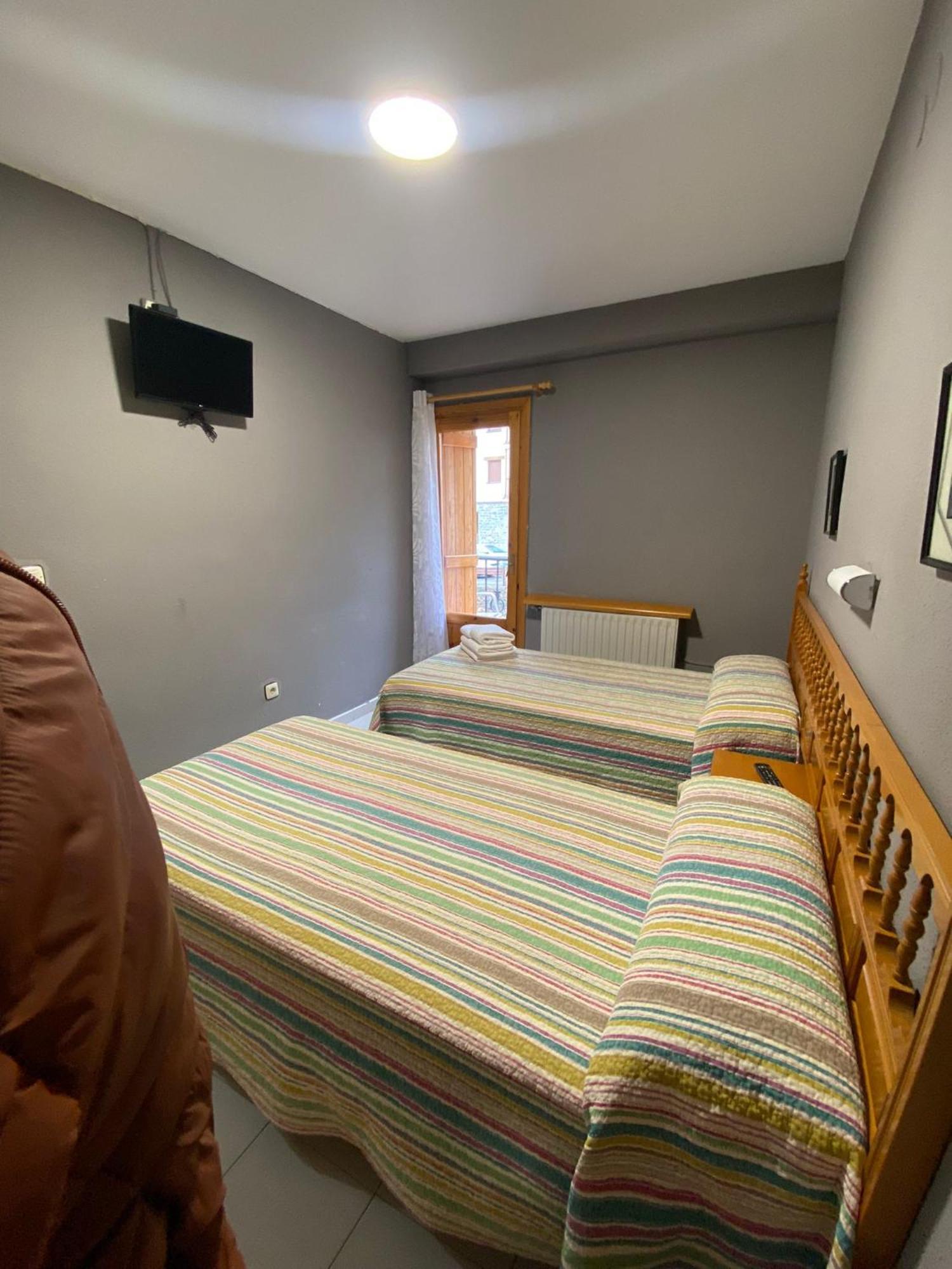 Hostal Los Valles Bielsa Extérieur photo