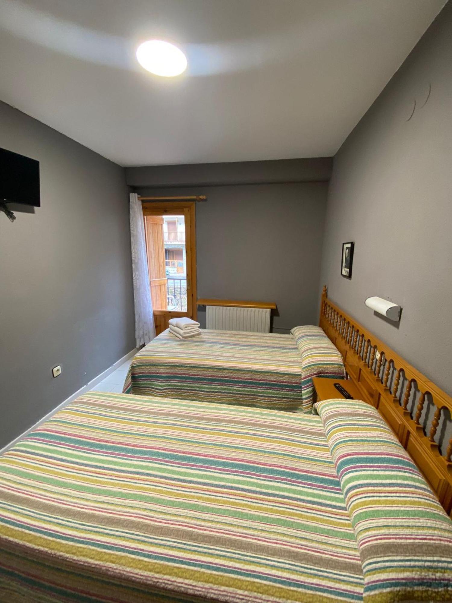 Hostal Los Valles Bielsa Extérieur photo