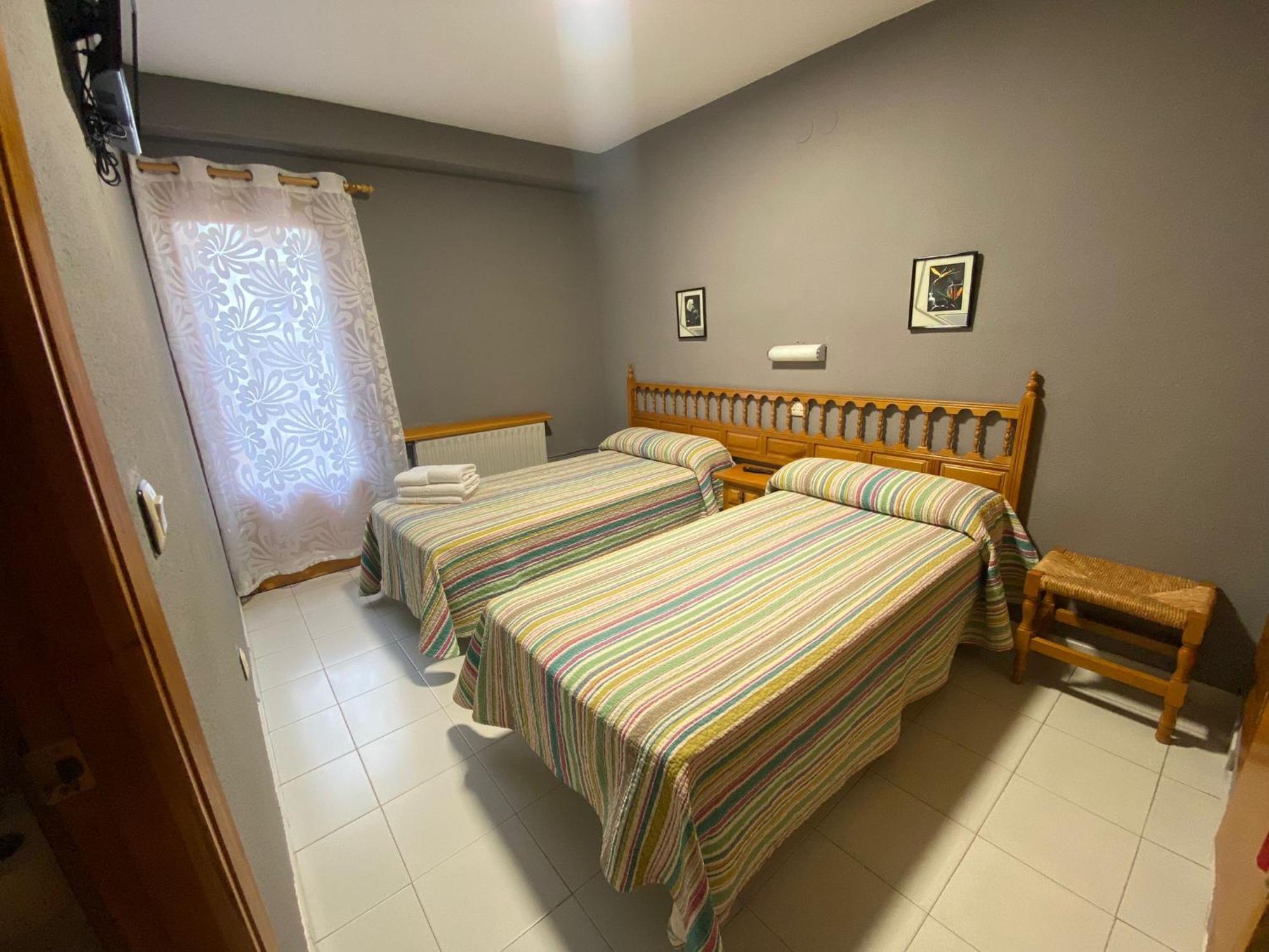Hostal Los Valles Bielsa Extérieur photo