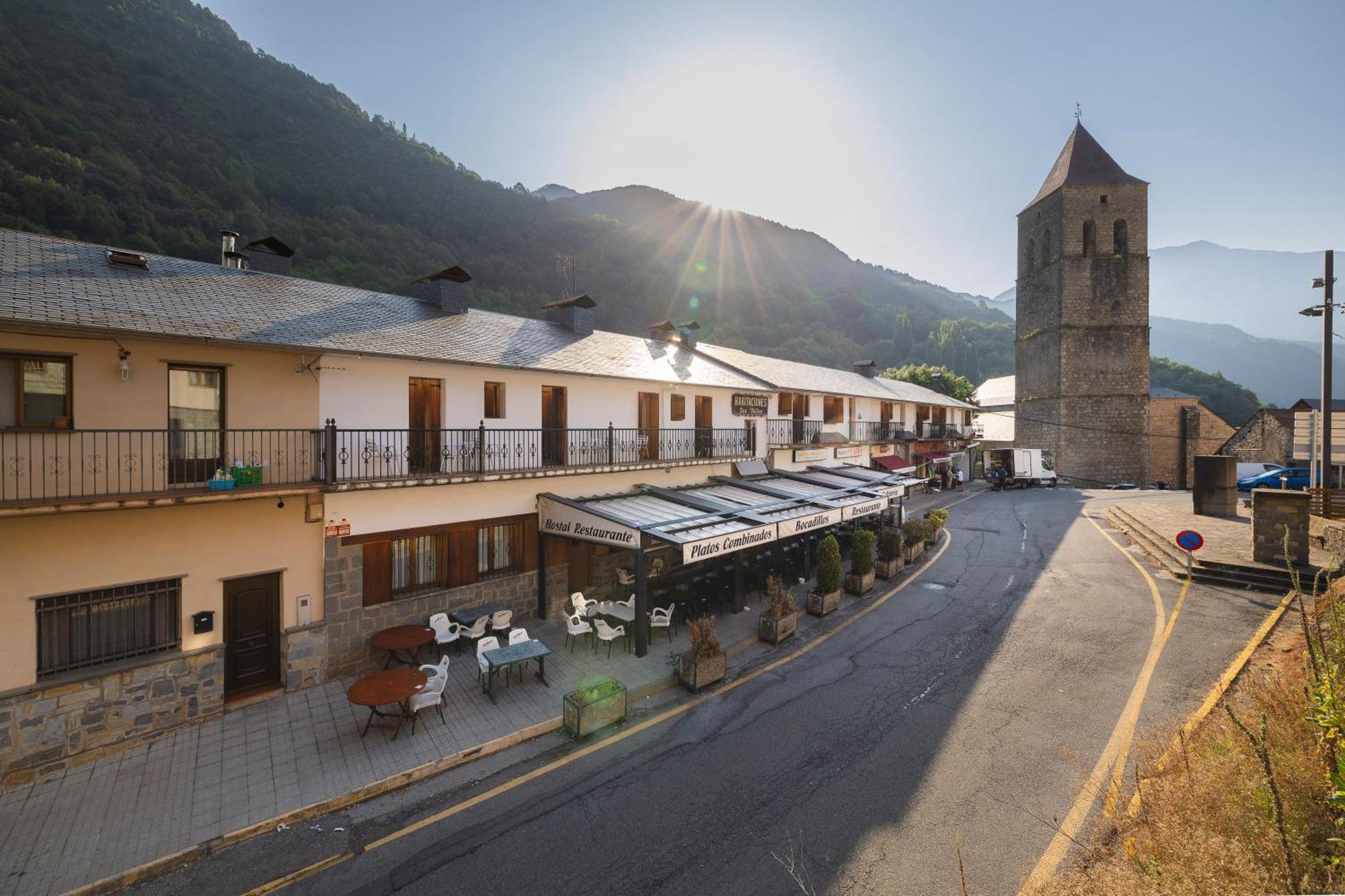 Hostal Los Valles Bielsa Extérieur photo