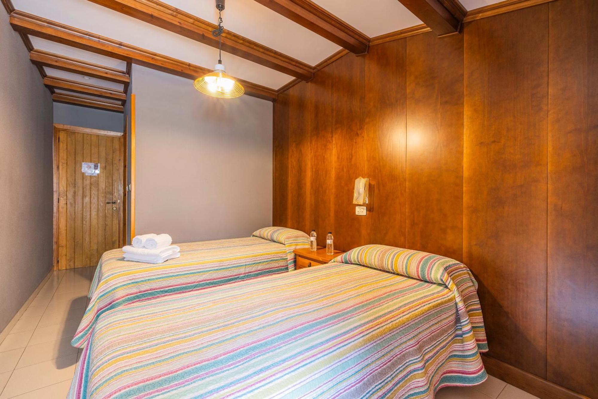 Hostal Los Valles Bielsa Extérieur photo