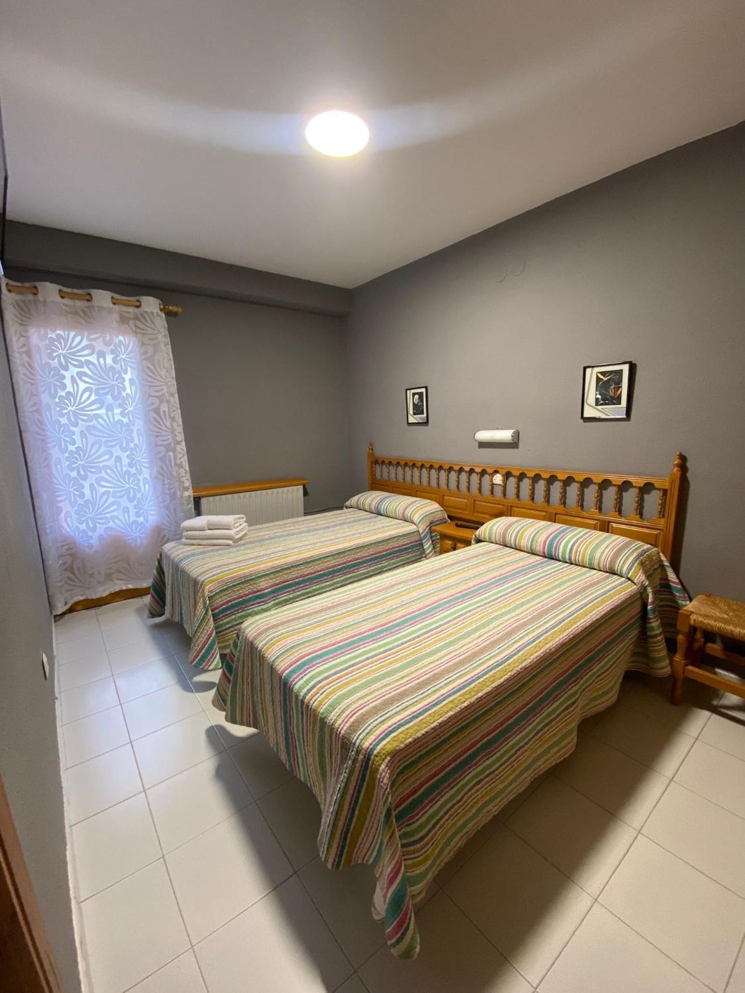 Hostal Los Valles Bielsa Extérieur photo