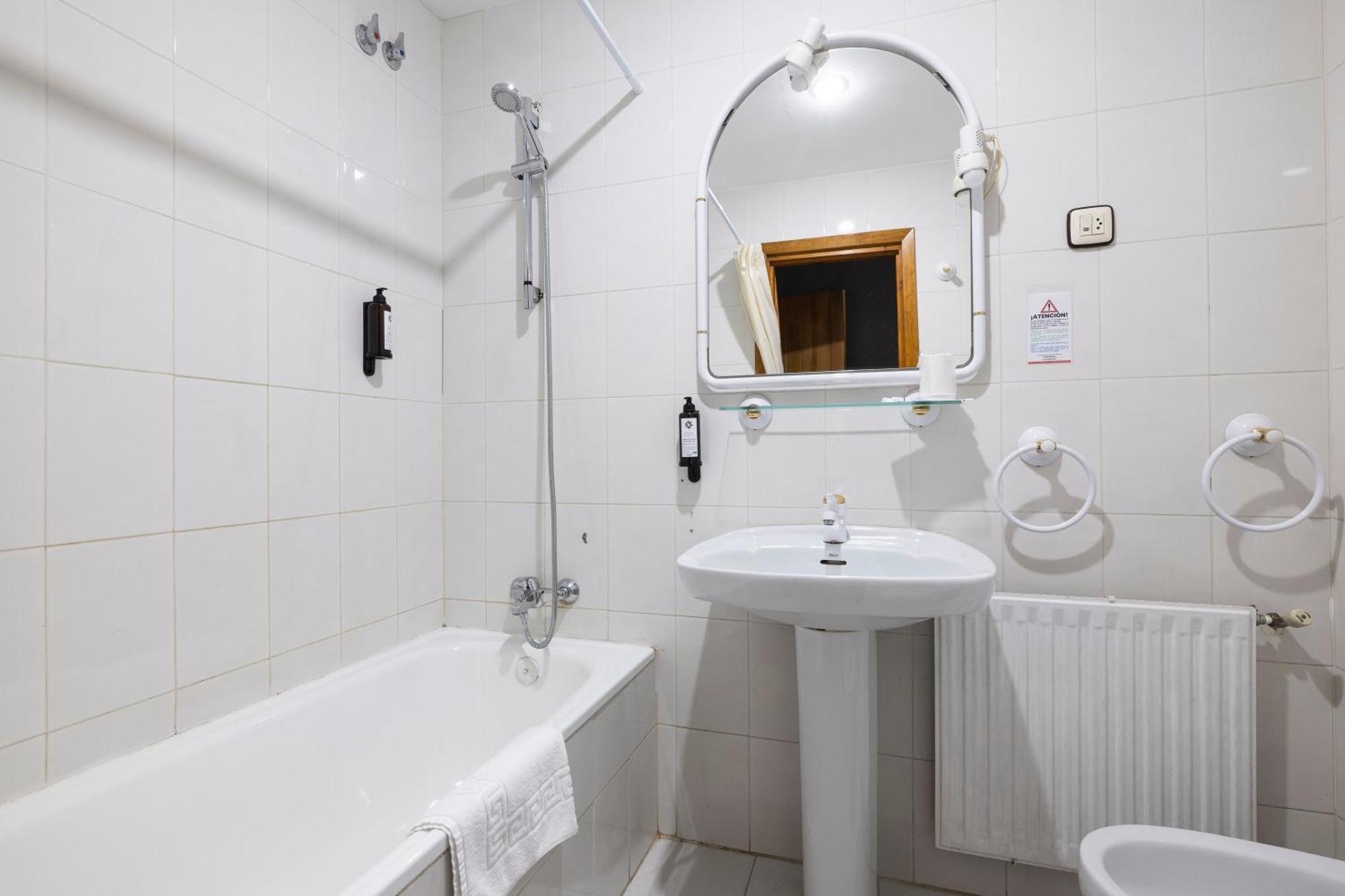 Hostal Los Valles Bielsa Extérieur photo