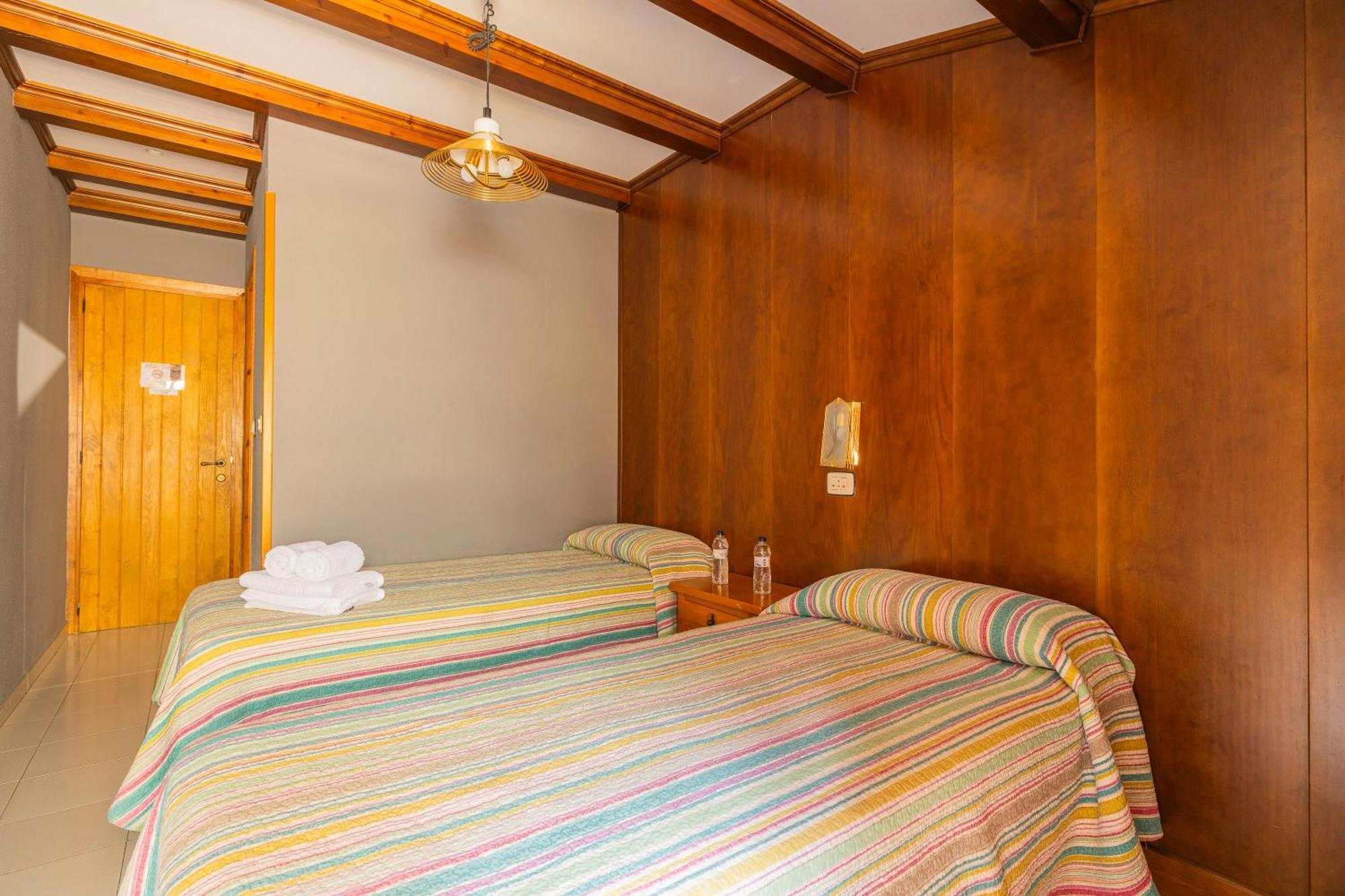 Hostal Los Valles Bielsa Extérieur photo