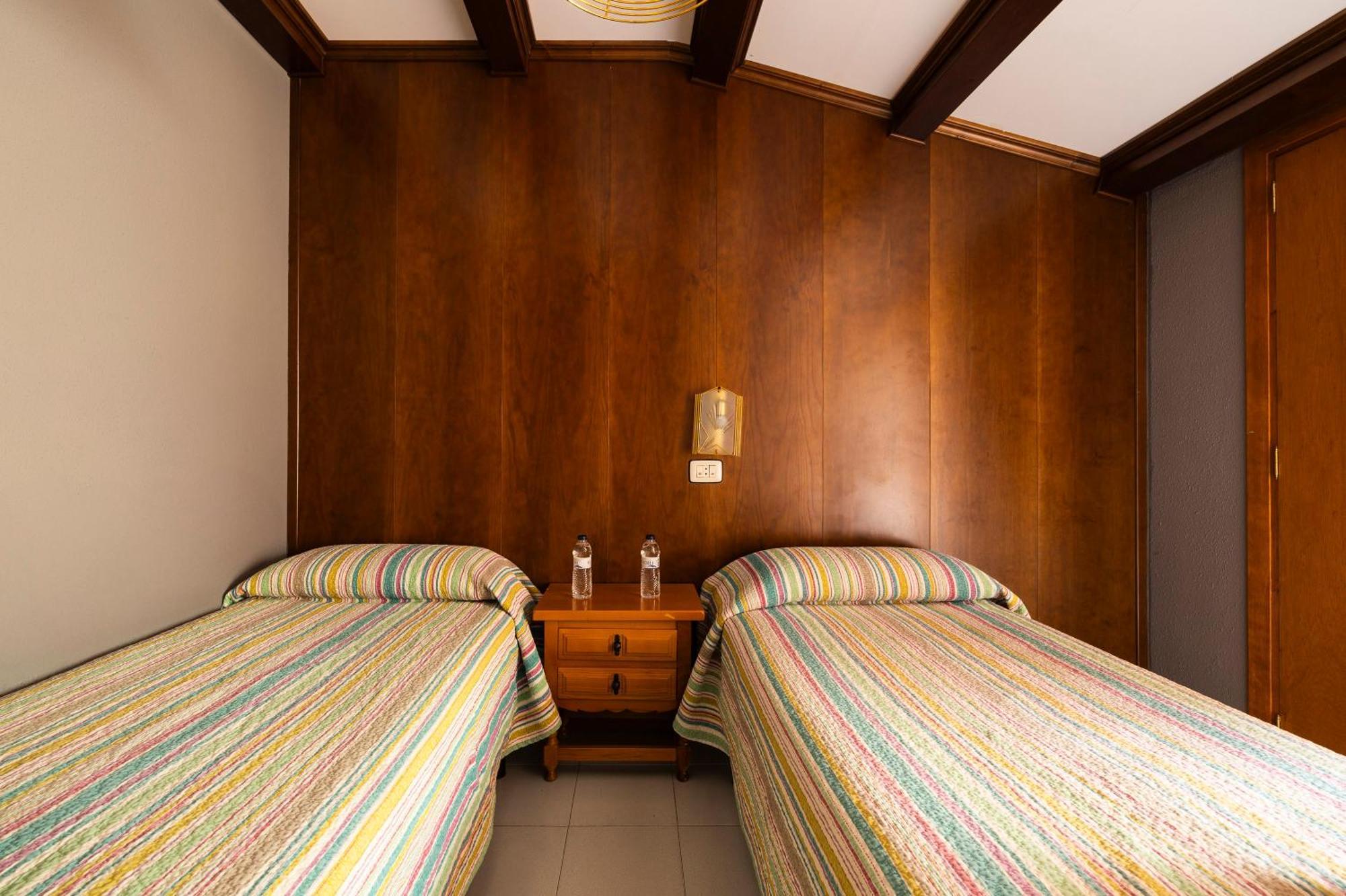 Hostal Los Valles Bielsa Extérieur photo